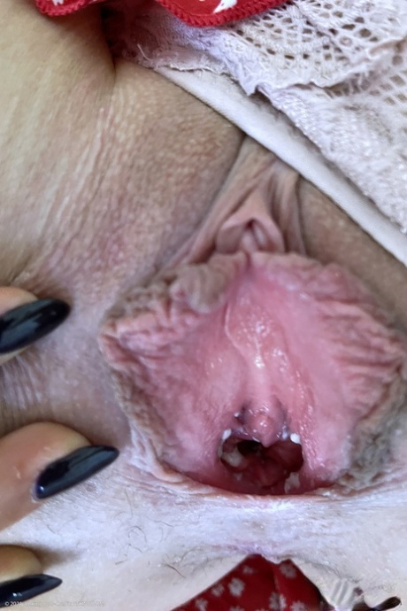 Hot amateur Angel Youngs showing off her big tits & her yummy pussy lips