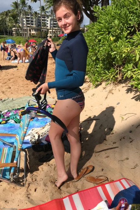 Amateur teen Rosalyn Sphinx strips and poses in her public solo compilation
