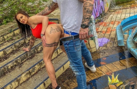 Chubby brunette Julia Exclusiv getting a good outdoor anal dicking