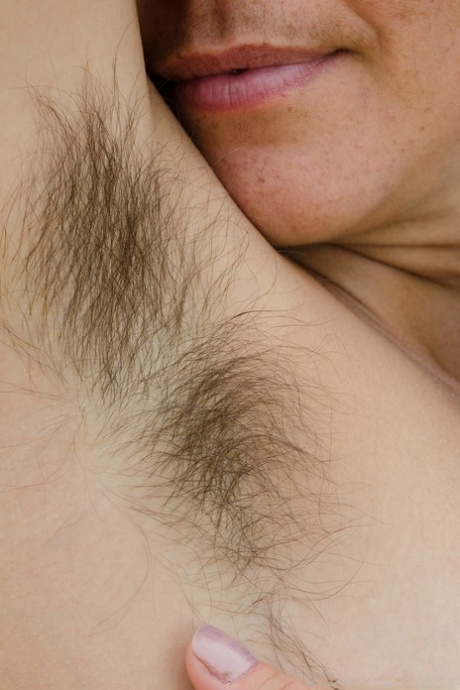 Amateur exhibitionist Katie Zucchini strips in nature & exposes her hairy body