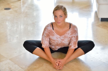 Busty beauty Courtney reveals her amazing curves while stretching on the floor