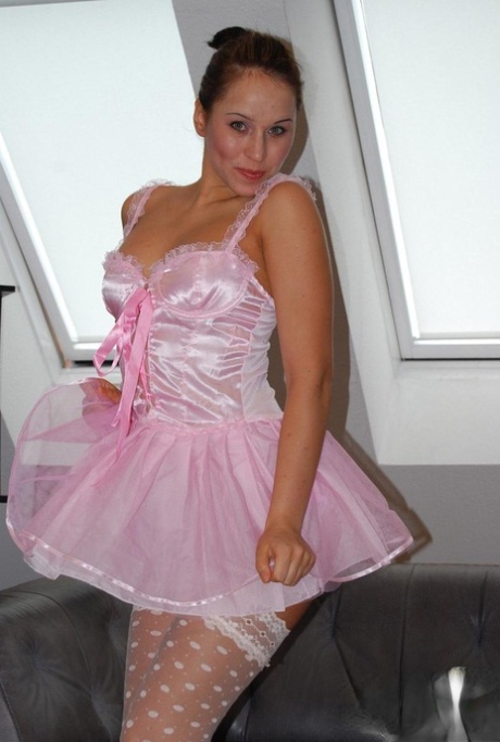 Sweet amateur ballerina Alexa exposes her body and gets fucked by an older man