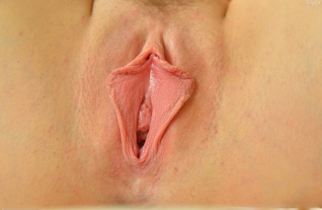 Glamorous amateur Taylor toys her deliciously meaty pussy up close