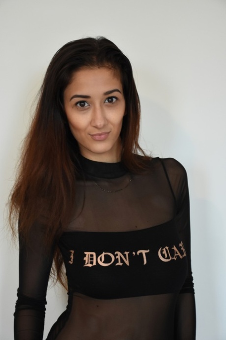 Beautiful amateur brunette poses in her hot lingerie & fucks at the casting