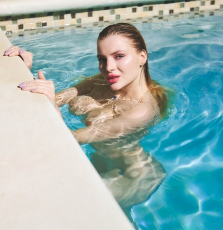 Glamour babe Mashenka peels off her bikini & shows off her wonderful breasts