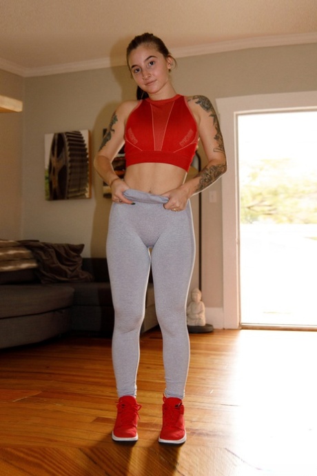 Cute amateur babe Sasha Apex loses her sportswear and shows her inked body