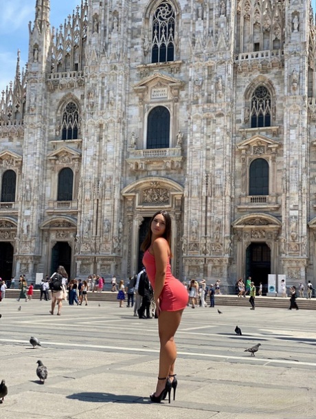 Italian Sara Diamante blows a big dick after flaunting her big ass in public