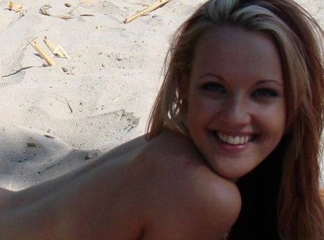 Teenage hottie Cari displays her hot naked body while sunbathing on the beach