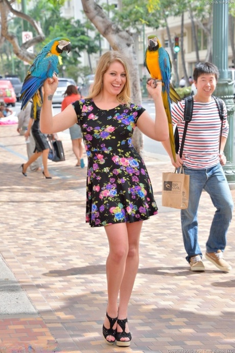 Veronica & Nicole kiss in public & flaunt their hot bodies in colorful dresses