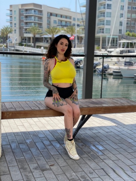Curvy Arab babe Arabelle Raphael treats a big dick to a hardcore anal ride