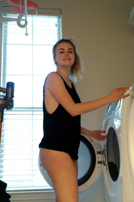 Cute amateur girlfriend Kat Keen shows her pussy and long tongue in a solo