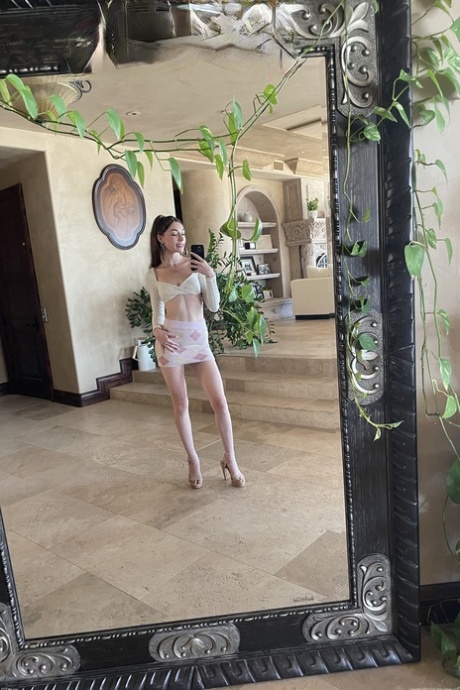 Hot amateur Tori exposes her cunt & licks her own squirt juice from the floor