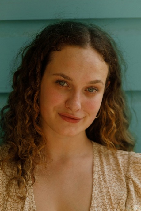 Beautiful curly haired amateur Carrie Barber shows her big ass in panties
