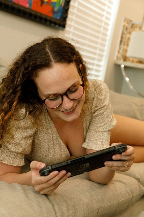 Beautiful curly haired amateur Carrie Barber shows her big ass in panties