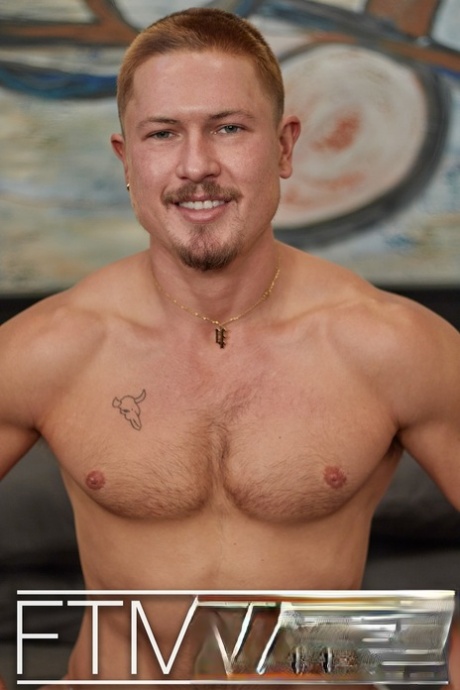 Muscular blonde Beaux James unveils his sexy body and masturbates