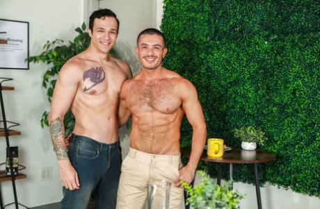 Gay hunks Diego Daniels & Jayden Marcos blow each other & have wild anal sex