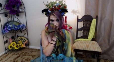 Petite amateur Lady The Tramp flaunts her tiny tits in a cosplay solo