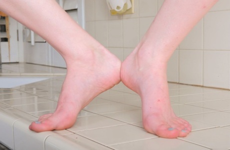 Sweet skinny teen Alyssa Rose flaunts her sexy feet and poses naked