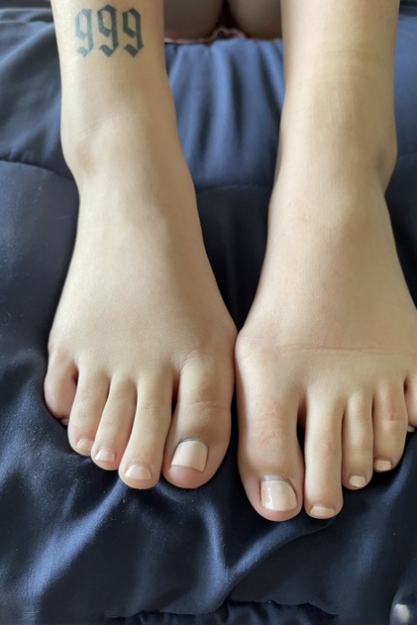 Sexy teen Bella Luna bares her pierced tits & shows her toes & twat up close