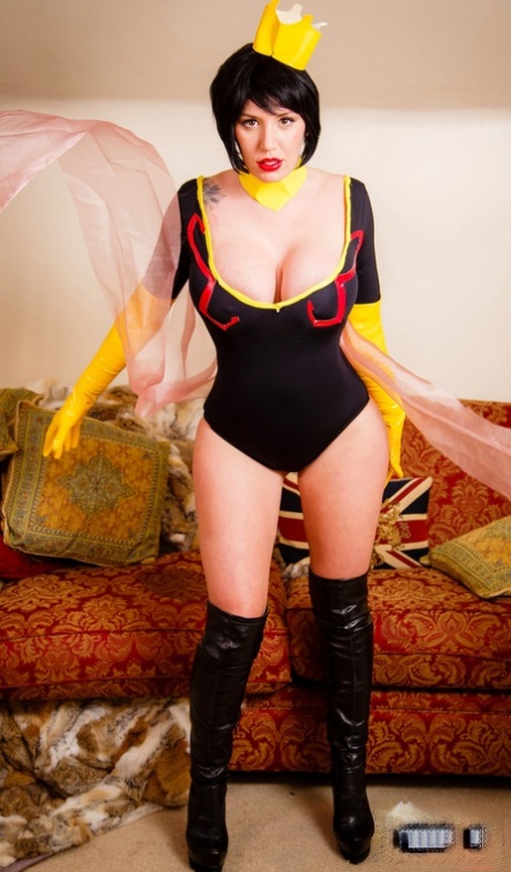 Hot British babe Yuffie Yulan shows her sexy curves in her costume