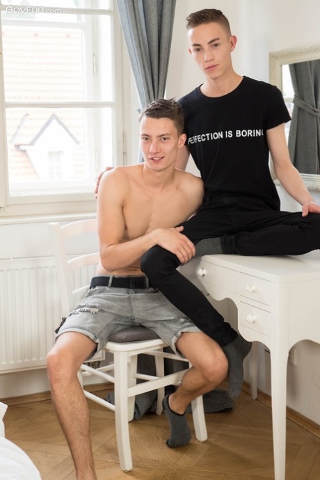 Hung gay Nick Danner & his partner kiss passionately & have hardcore anal sex