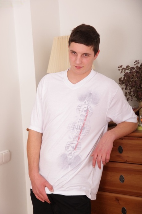 Kinky brunette gay Michael Haze doffs his clothes and masturbates