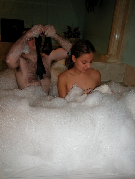 Sexy amateur Cinnamon gets tied up while completely naked in a bubble bath