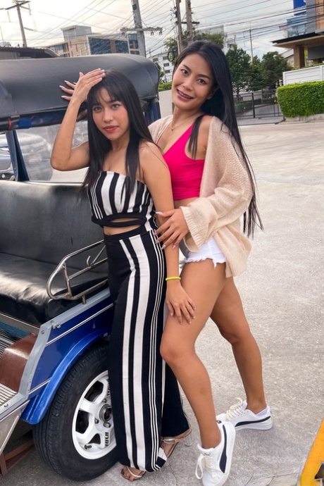 Amateur Asian babe Eye shares a stiff boner with her best friend