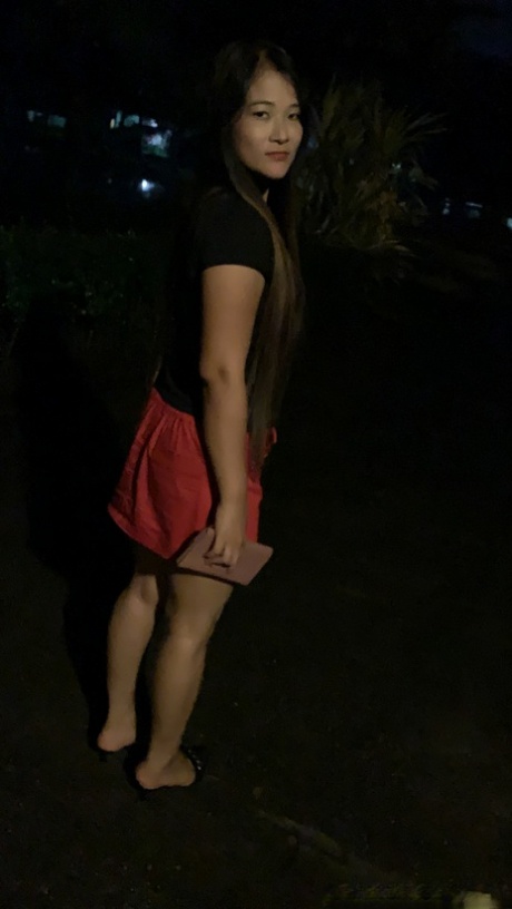 Pretty Asian girl Su D strips at the casting before having doggystyle sex