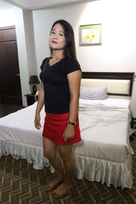 Pretty Asian girl Su D strips at the casting before having doggystyle sex