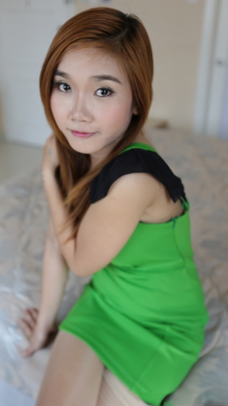 Sexy Asian babe Dao shows off her big ass & her pretty trimmed pussy
