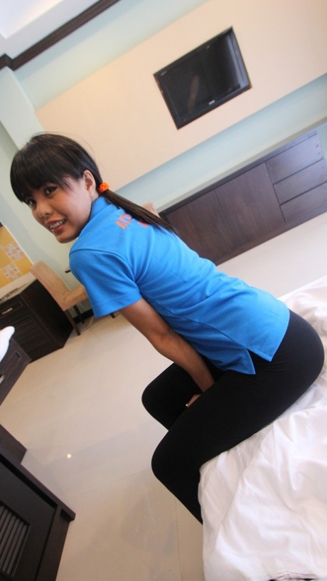 Petite Chinese beauty Nun Xang gets fucked & creampied in a hotel room