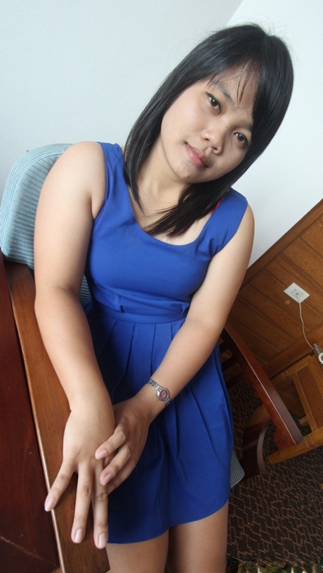 Chubby Thai babe Brandy strips & loses her virginity at the casting