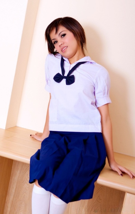 Thai schoolgirl Lawan gets rid of her uniform and rubs her trimmed muff