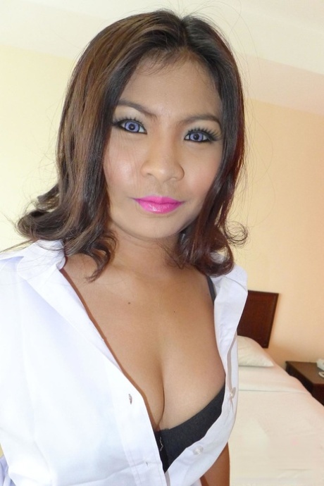 Cute Thai babe Nattaporn teases with her round booty as she strips