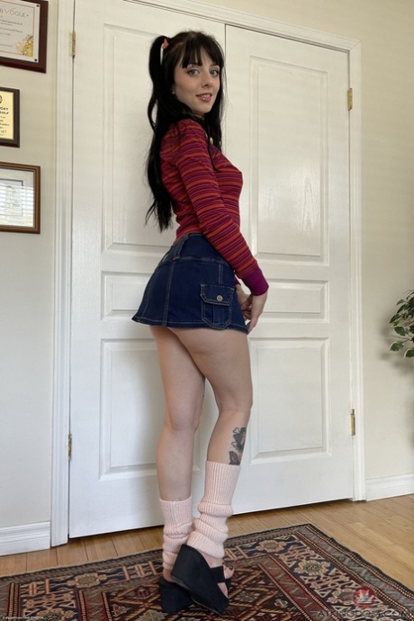 Slender teen Kitty Cam displays her pussy up close and poses naked on her bed