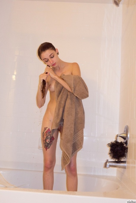 Amateur stunner Willow Hayes takes a shower after posing in sexy lingerie