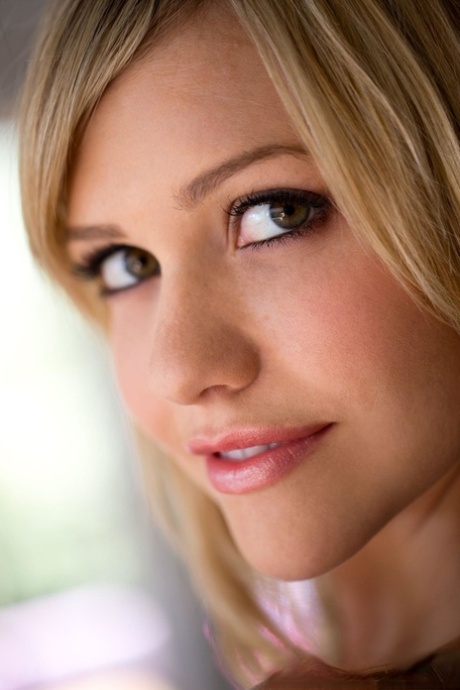 Glamorous blonde babe Mia Malkova shows her irresistible pussy up close