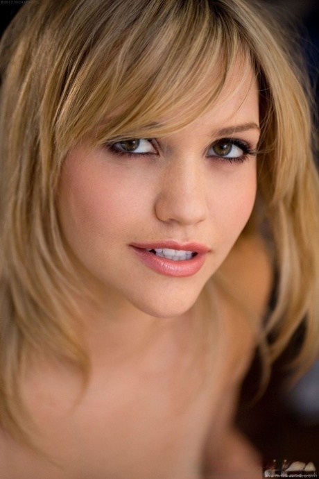 Glamorous blonde babe Mia Malkova shows her irresistible pussy up close
