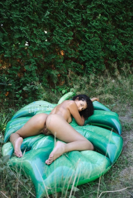 Surly-haired teen Valery Ponce unveils her trimmed twat and oily tits outdoors