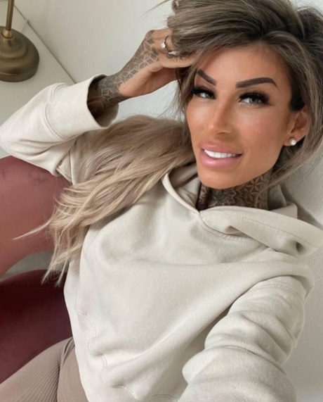 Glamorous amateur babe Jacky posing in her provocative outfit in a solo