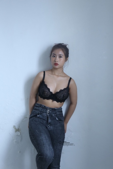 Gorgeous Asian babe shows off her wonderful tits and her big booty
