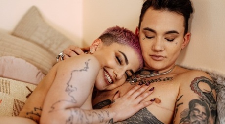 Pink-haired girlfriend Nikki Hearts toys her pussy in her boyfriend's presence