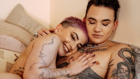 Pink-haired girlfriend Nikki Hearts toys her pussy in her boyfriend's presence