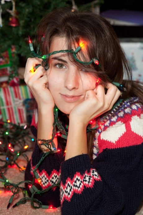 Teen girlfriend Melissa Johnston exposes her adorable ass on Christmas day