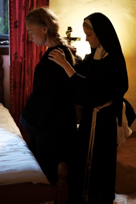 Lesbian nun Mona Wales flaunts her big ass outdoors after oral sex with her GF