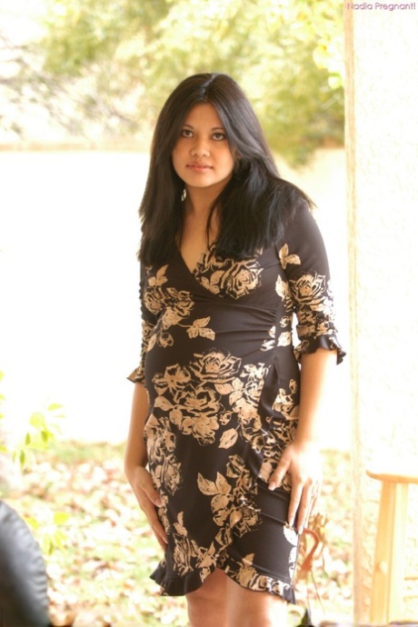 Adorable pregnant amateur Nadia reveals her brown nips and stretches her muff