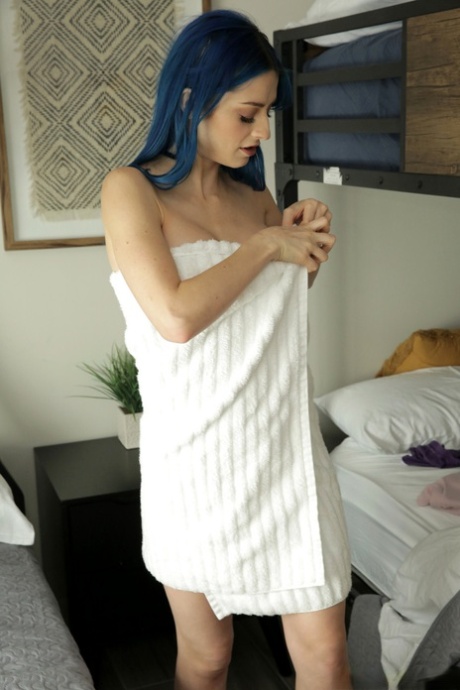 Cute German teen Jewelz Blu gets her bald pussy pounded after breakfast