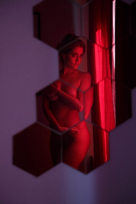 Stunning girlfriend Nikol Seaford models her sexy body in beautiful outfits