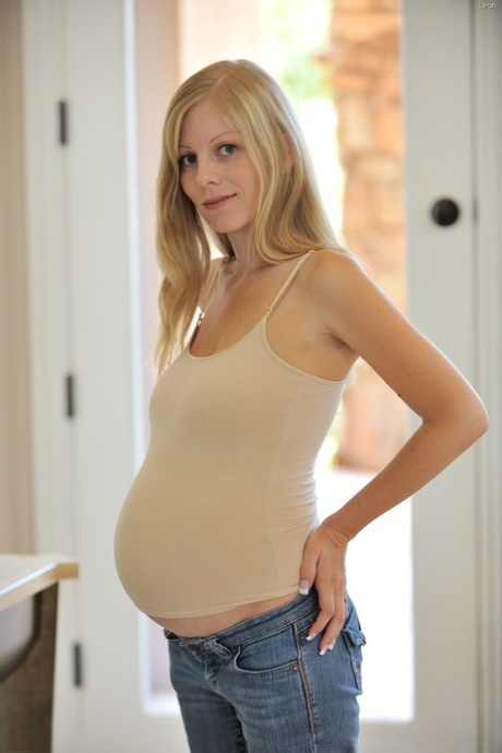 Pregnant blonde teen Leah reveals her saggy boobs and milks her big nipple